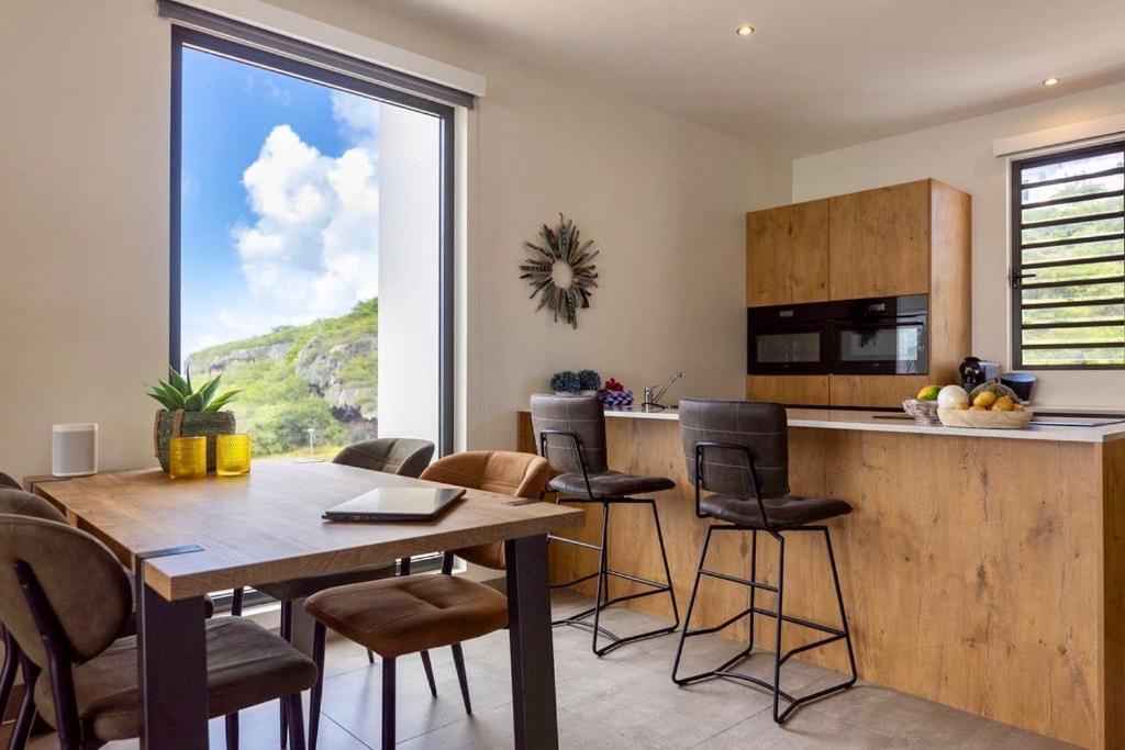 Coral Estate Ocean View Apartments 빌렘스타트 외부 사진
