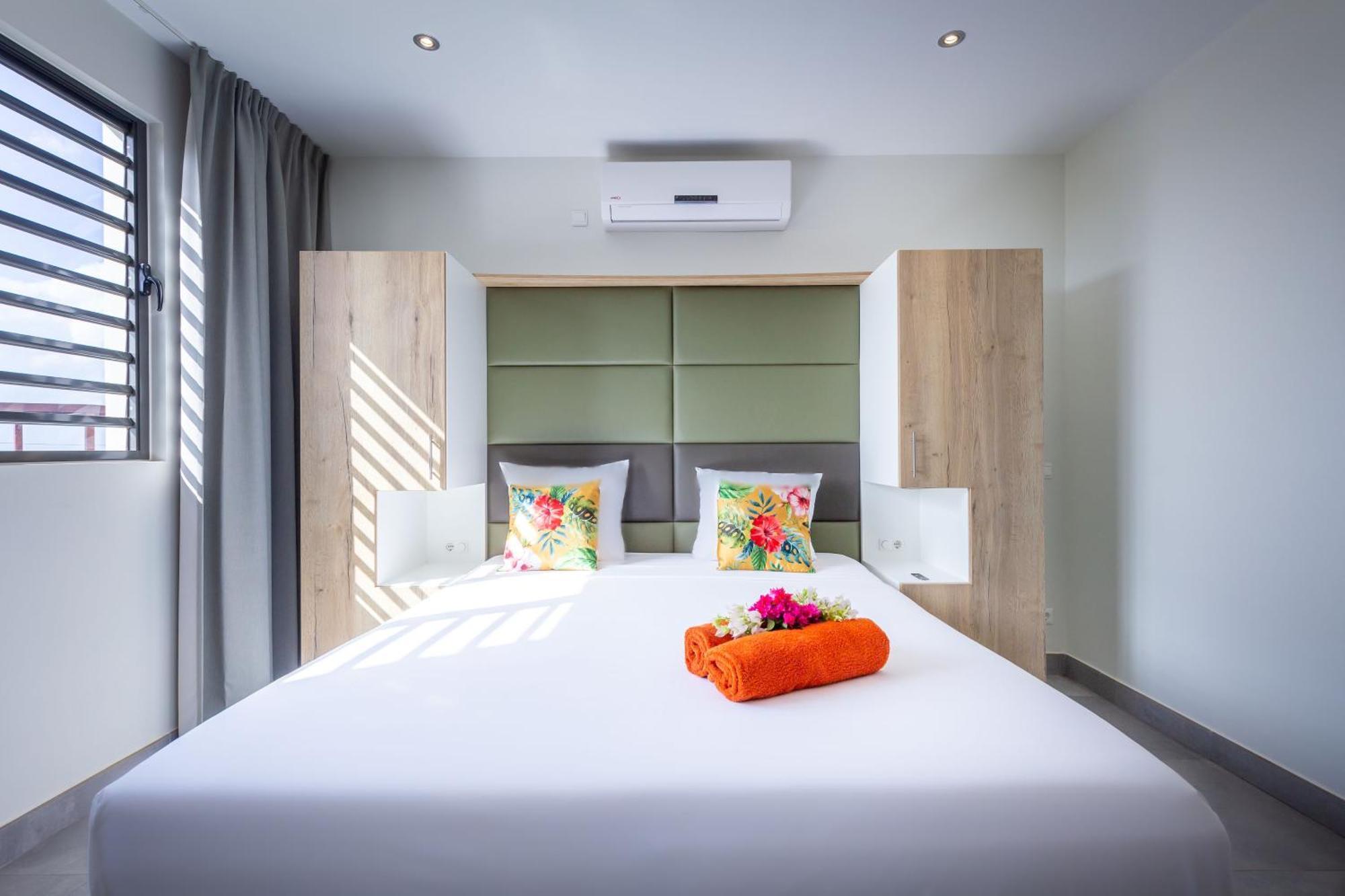 Coral Estate Ocean View Apartments 빌렘스타트 외부 사진