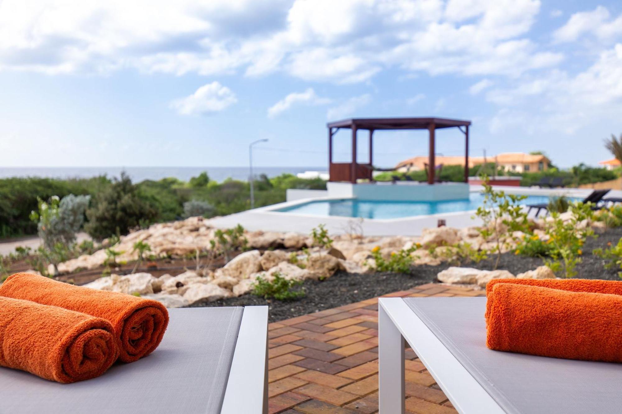 Coral Estate Ocean View Apartments 빌렘스타트 외부 사진